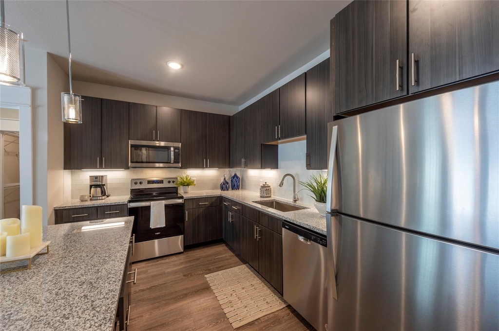 15915 Kingfield Drive - Photo 2