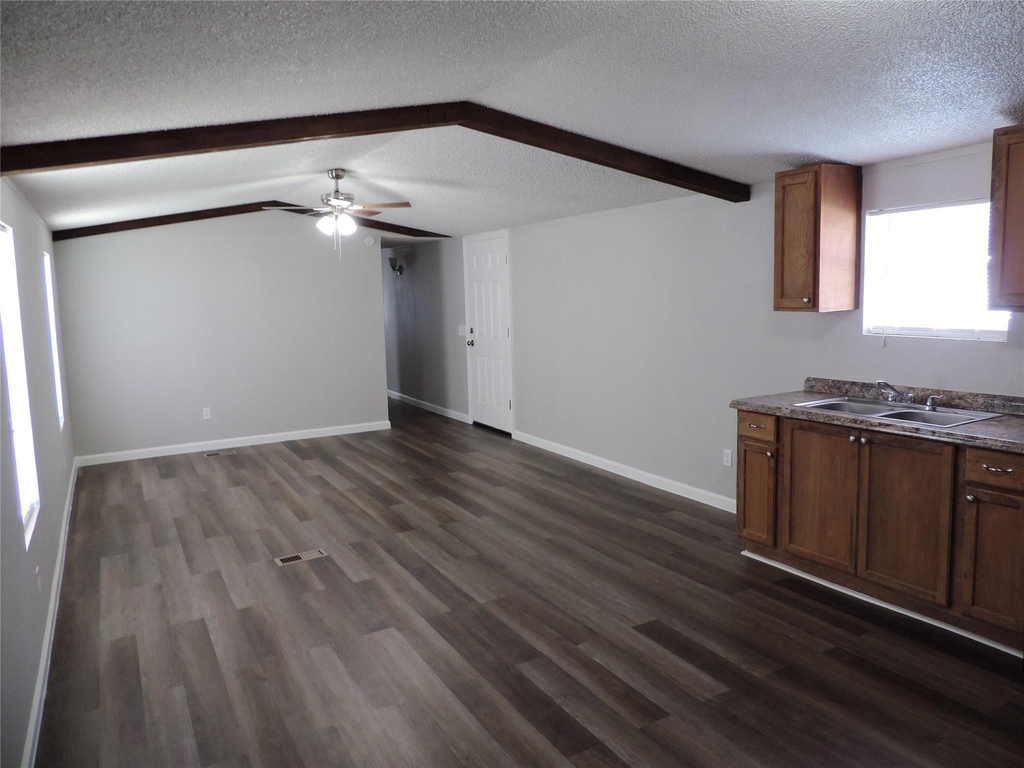 1668 Fm 2518 - Photo 1