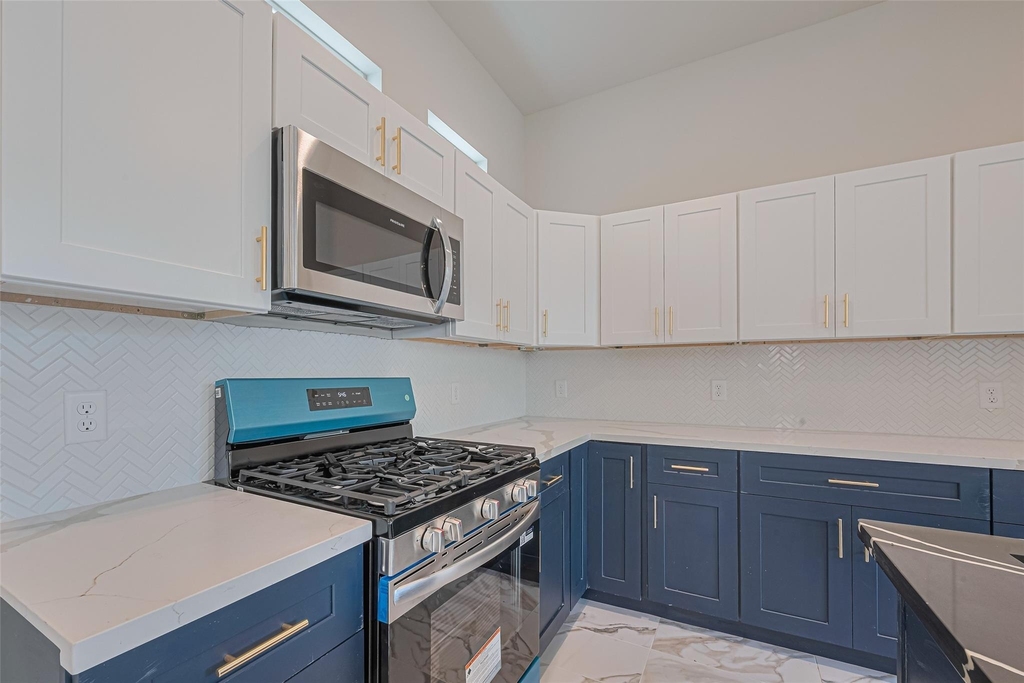 2414 Sam Wilson 001 Street - Photo 9