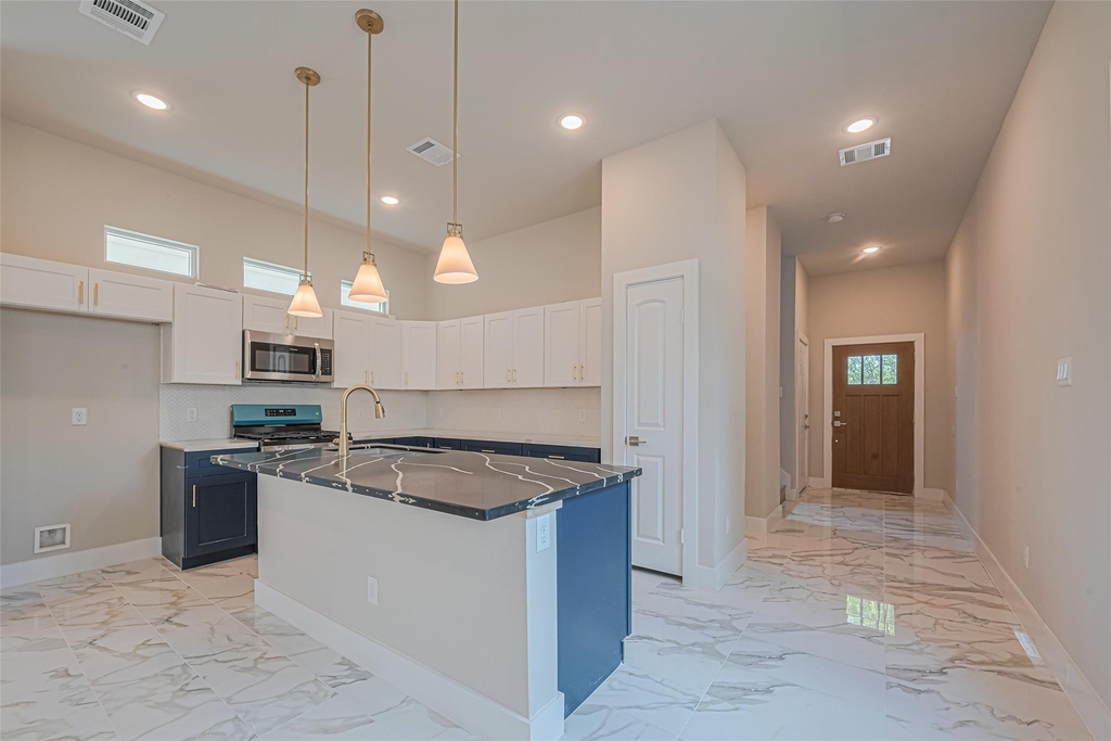 2414 Sam Wilson 001 Street - Photo 7