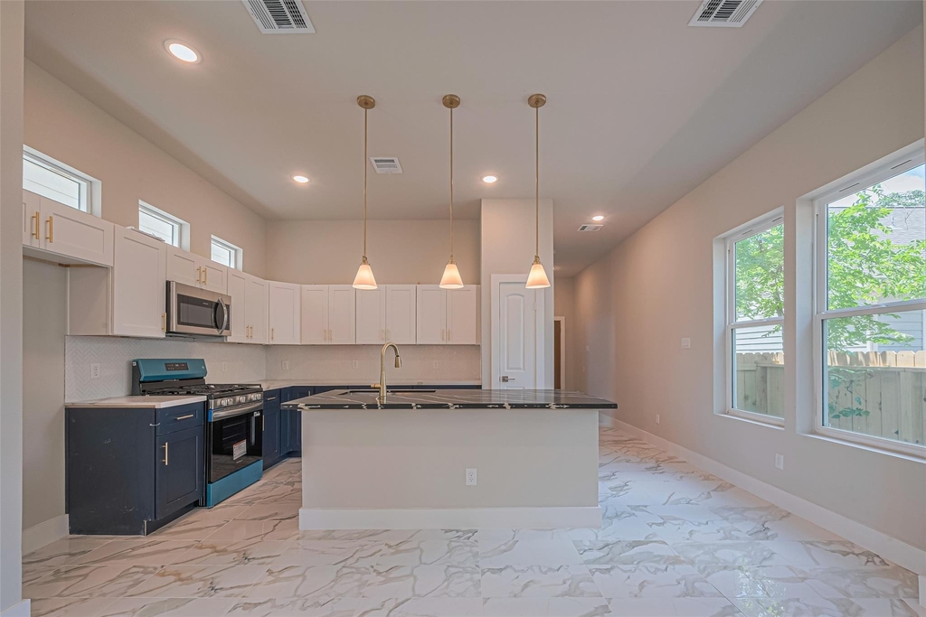 2414 Sam Wilson 001 Street - Photo 8