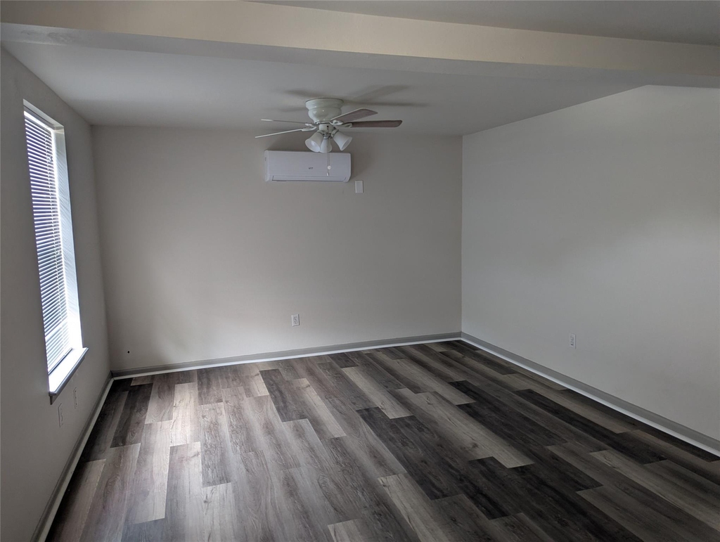 1311 1/2 21st Street - Photo 2