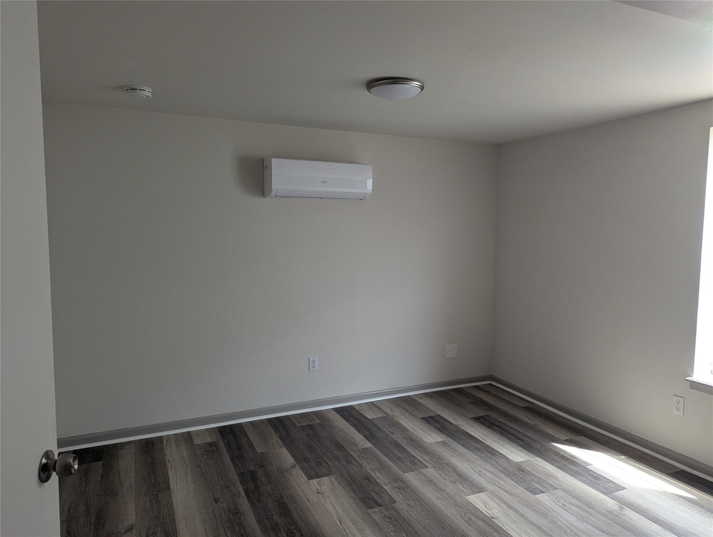 1311 1/2 21st Street - Photo 3