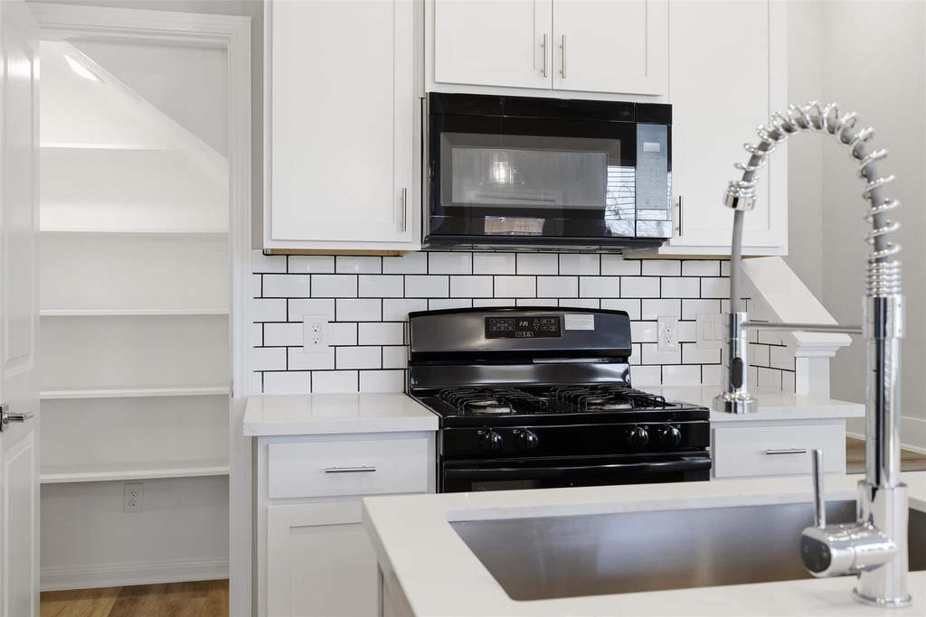 9906 Clark Canyon Lane - Photo 2