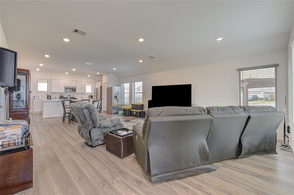 2904 Cordova Hill Drive - Photo 3
