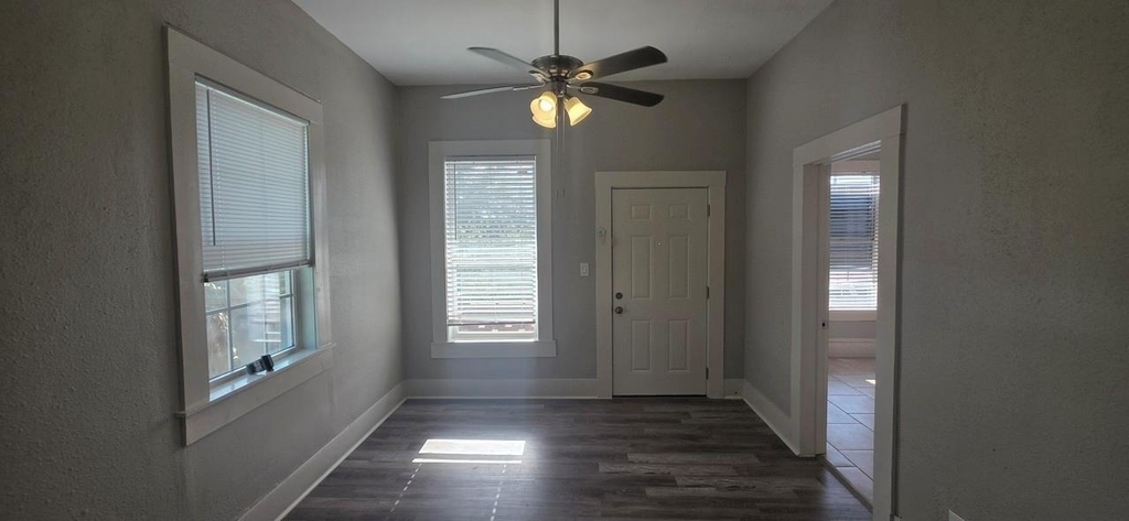 712 40th Street - Photo 2