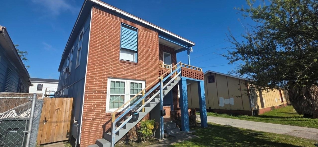 712 40th Street - Photo 0