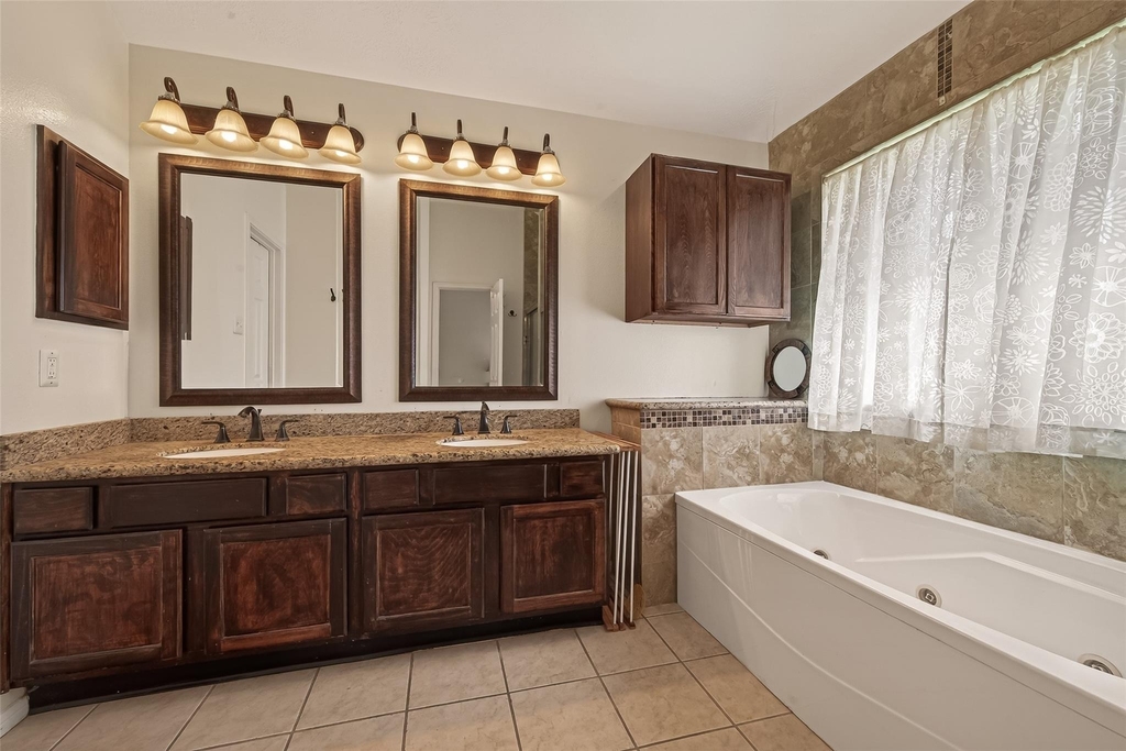 8203 Paddington Place Drive - Photo 22