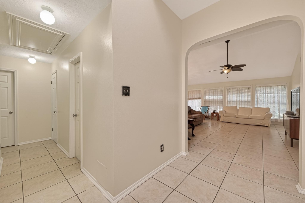 8203 Paddington Place Drive - Photo 4