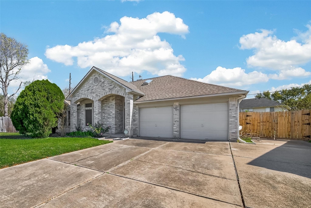 8203 Paddington Place Drive - Photo 1