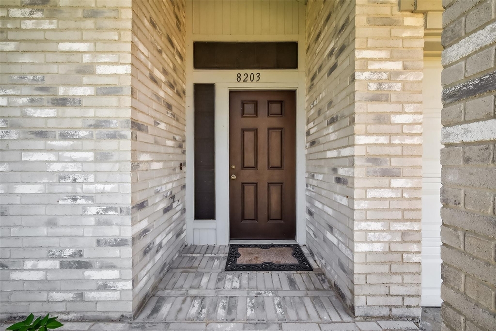 8203 Paddington Place Drive - Photo 2