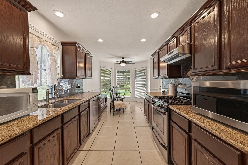 8203 Paddington Place Drive - Photo 12