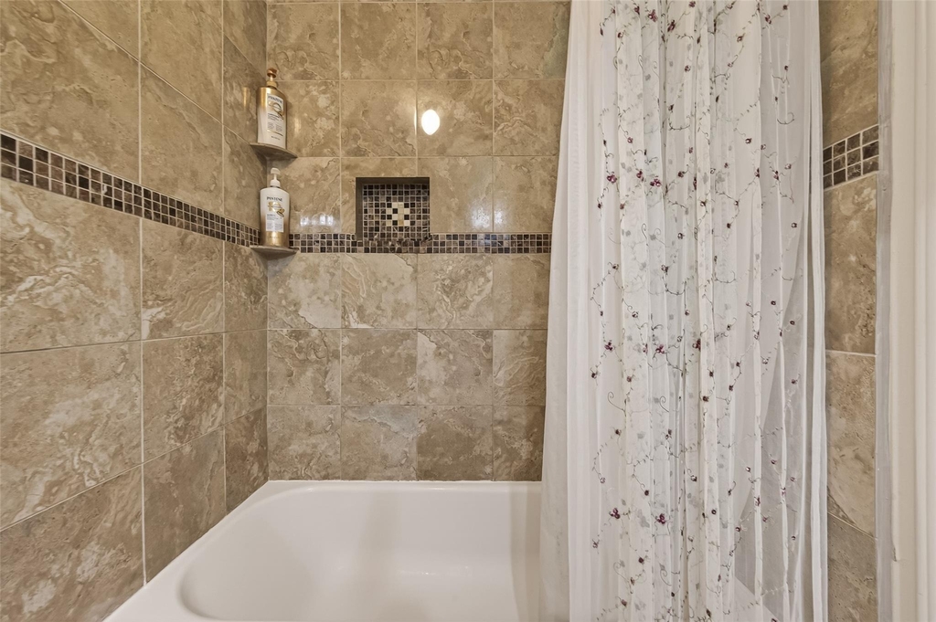 8203 Paddington Place Drive - Photo 14