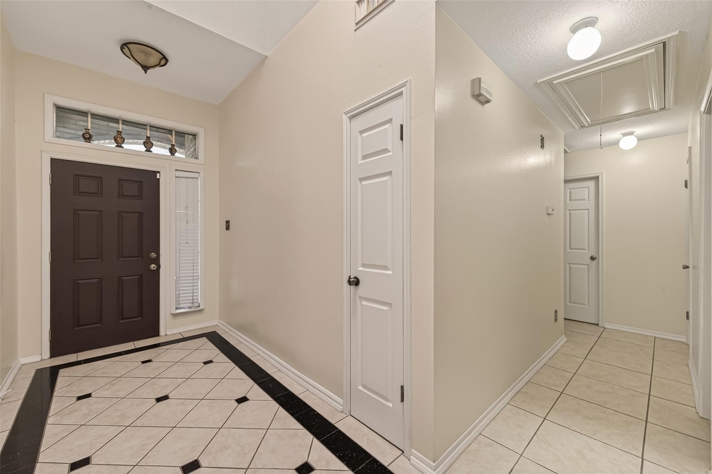 8203 Paddington Place Drive - Photo 3