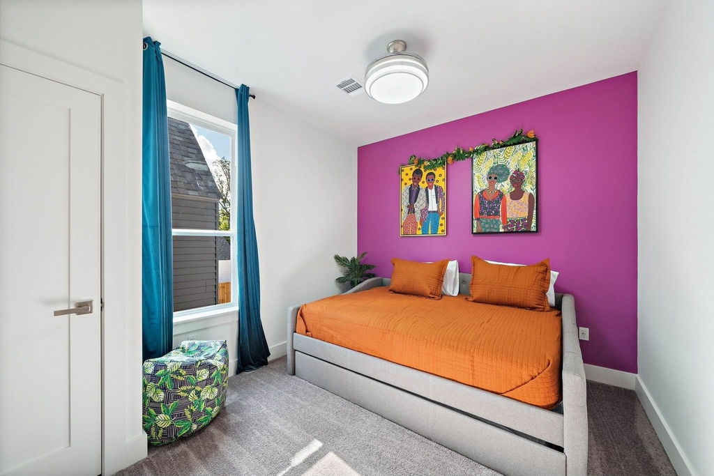 207 E 38th Street - Photo 14