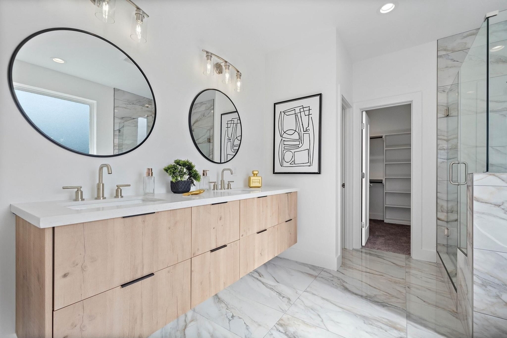 207 E 38th Street - Photo 10