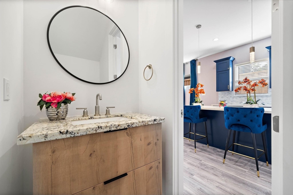 207 E 38th Street - Photo 7