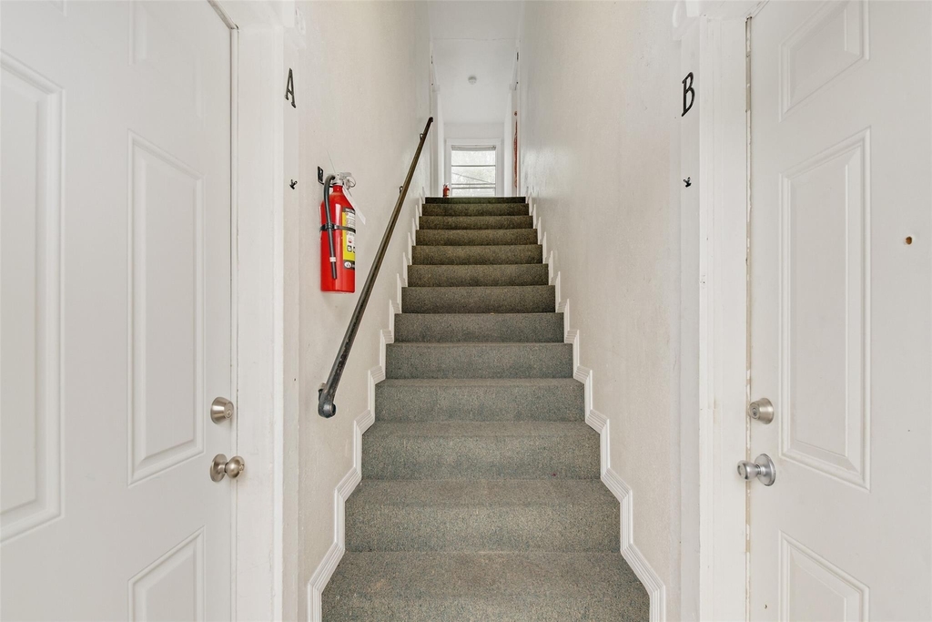1512 Broadmoor Drive - Photo 11