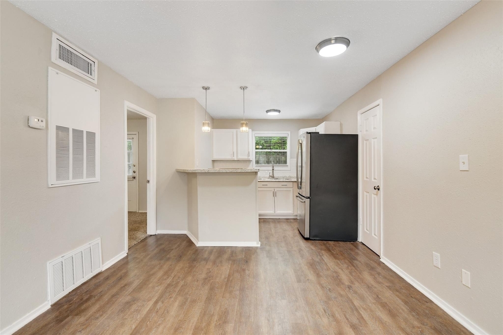 1512 Broadmoor Drive - Photo 2