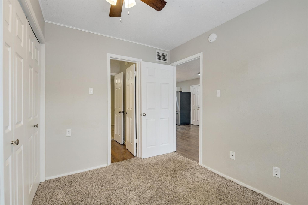 1512 Broadmoor Drive - Photo 5