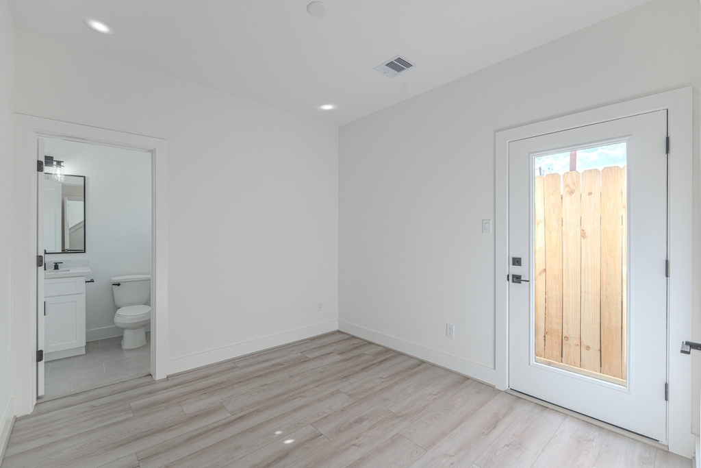 7735 Hammerly Blvd - Photo 16