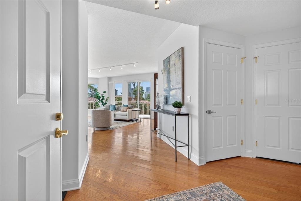 555 5th Avenue Ne - Photo 2