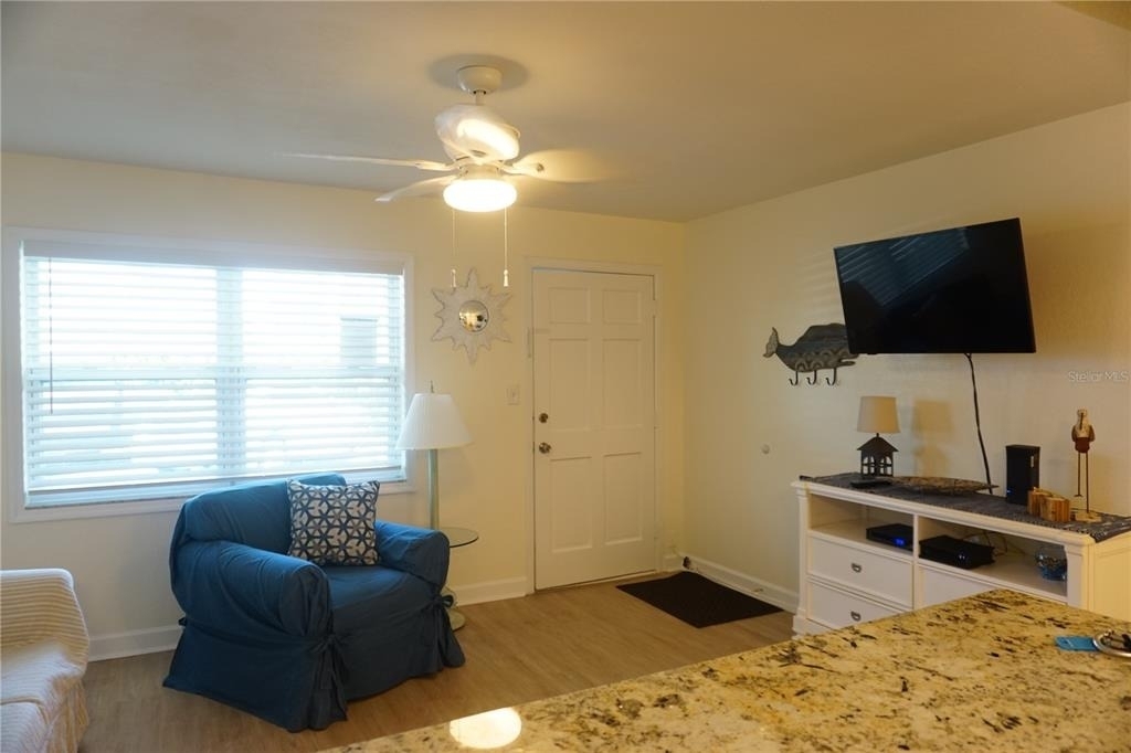 9715 Harrell Avenue - Photo 6
