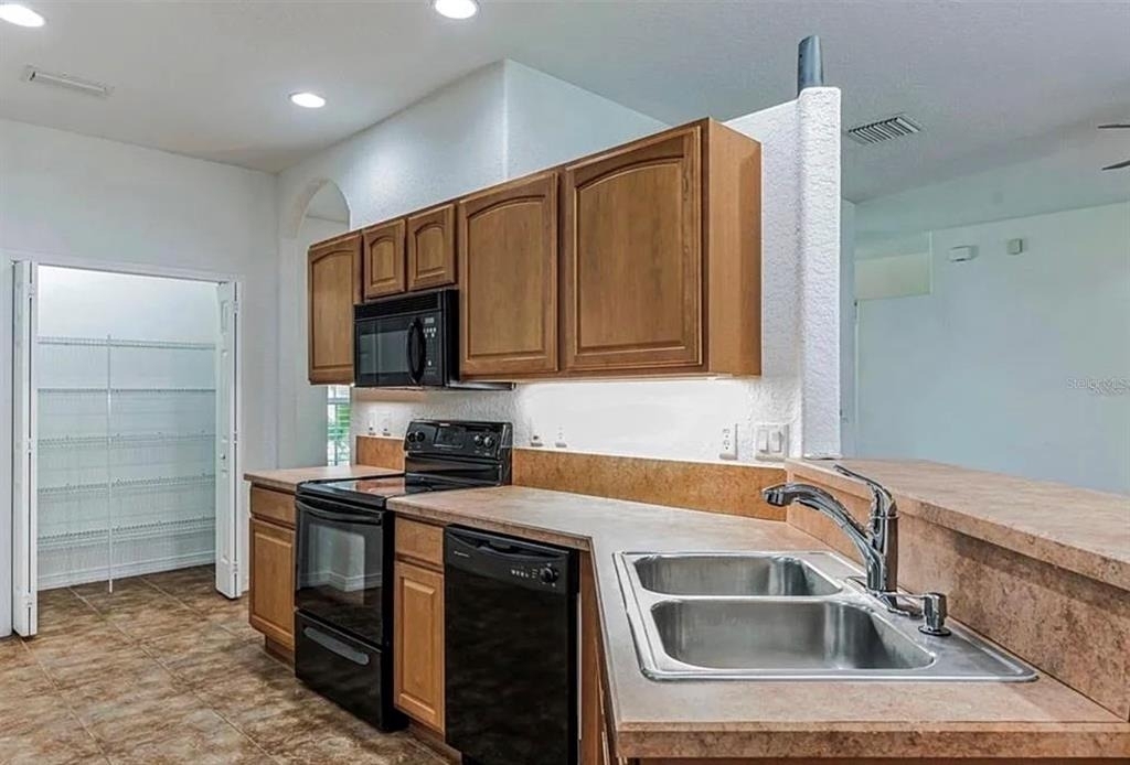 4901 Culdesac Court - Photo 2
