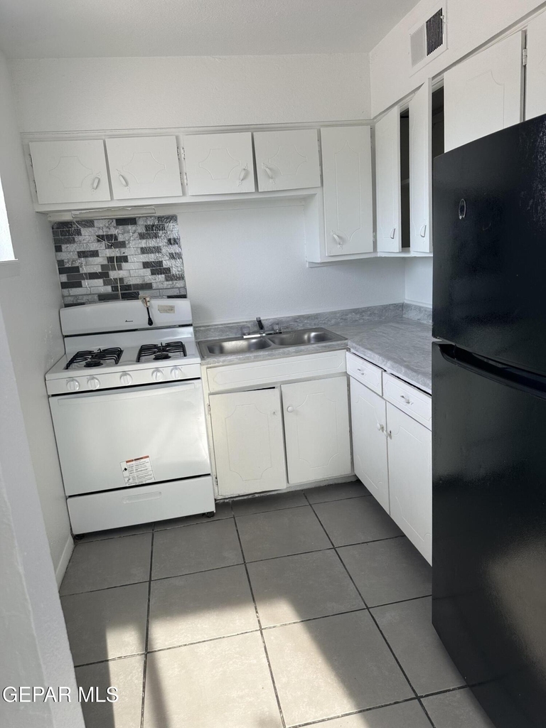 7828 West Drive - Photo 3