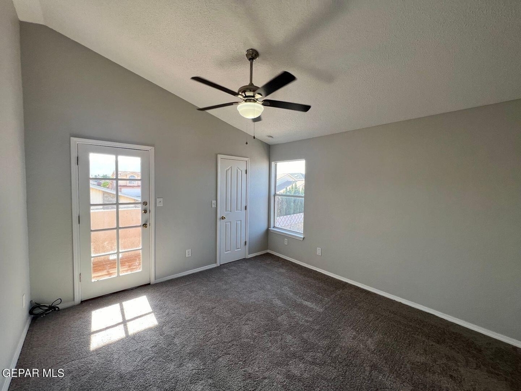 11013 Thatcher Pond Lane - Photo 4