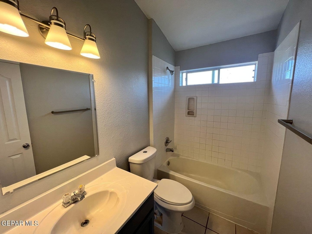 11013 Thatcher Pond Lane - Photo 9