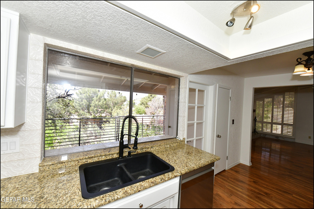 5852 Mira Serena Drive - Photo 16