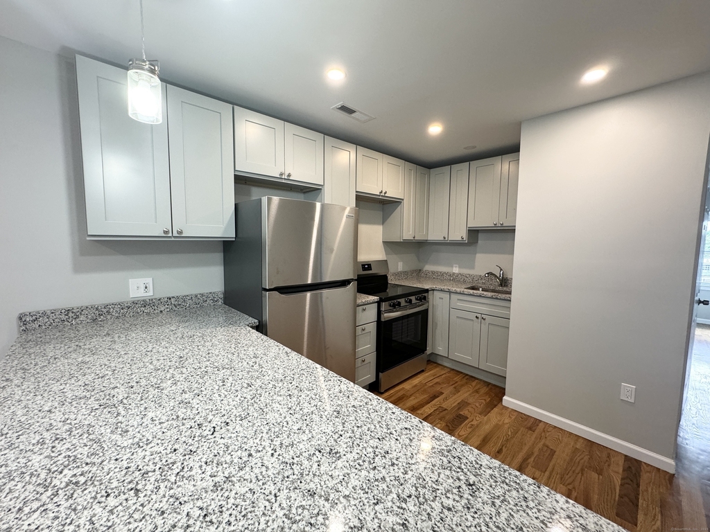 109 Churchill Street - Photo 5