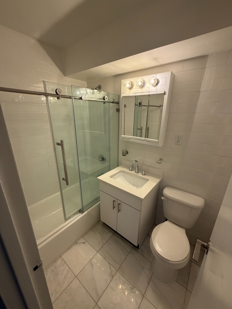 East 56th street - Photo 7