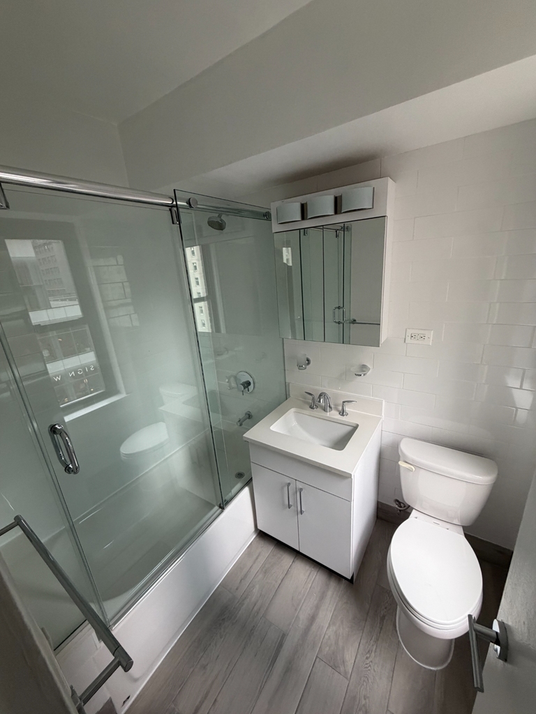 East 57th Street  - Photo 9