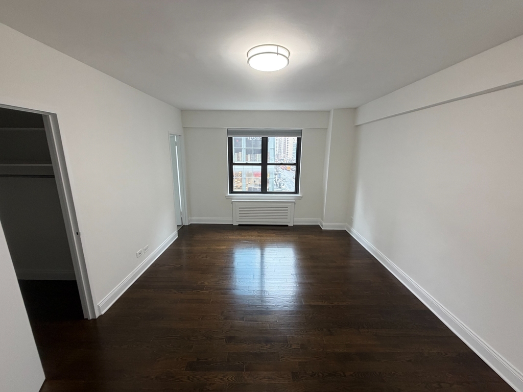 East 57th Street  - Photo 8