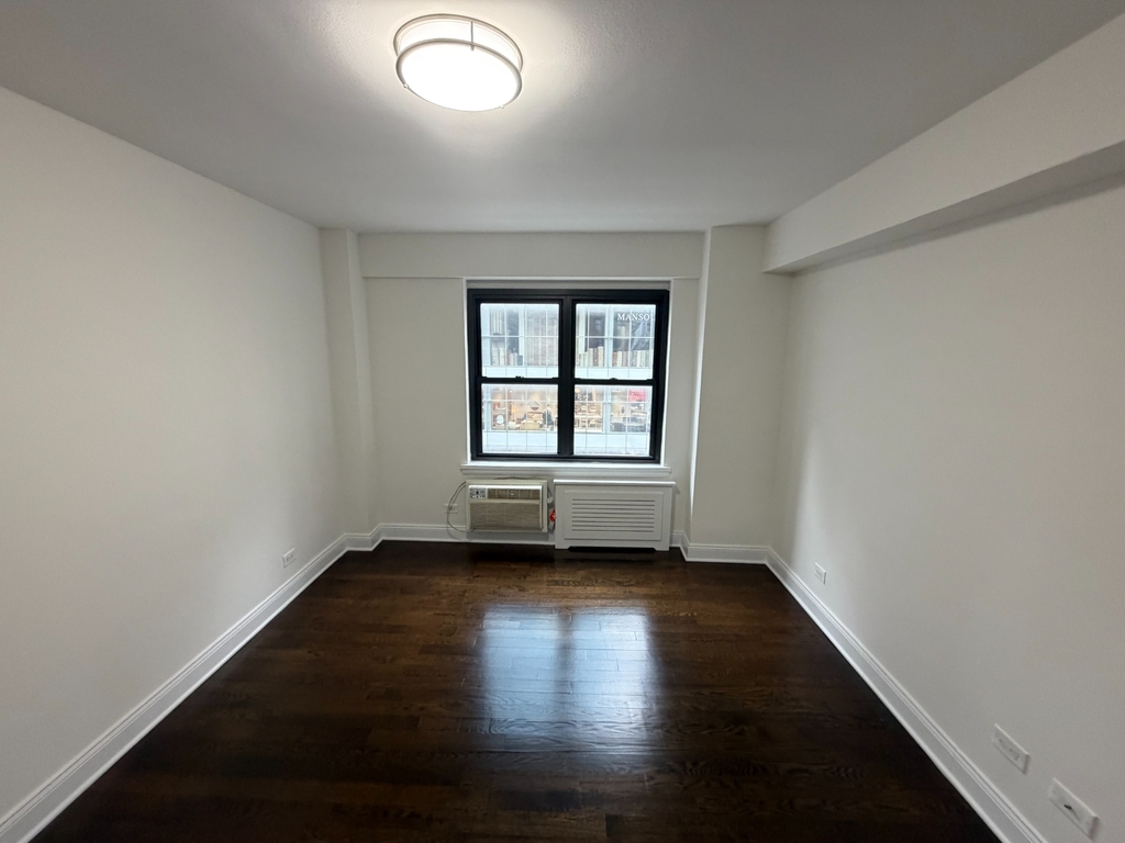East 57th Street  - Photo 4