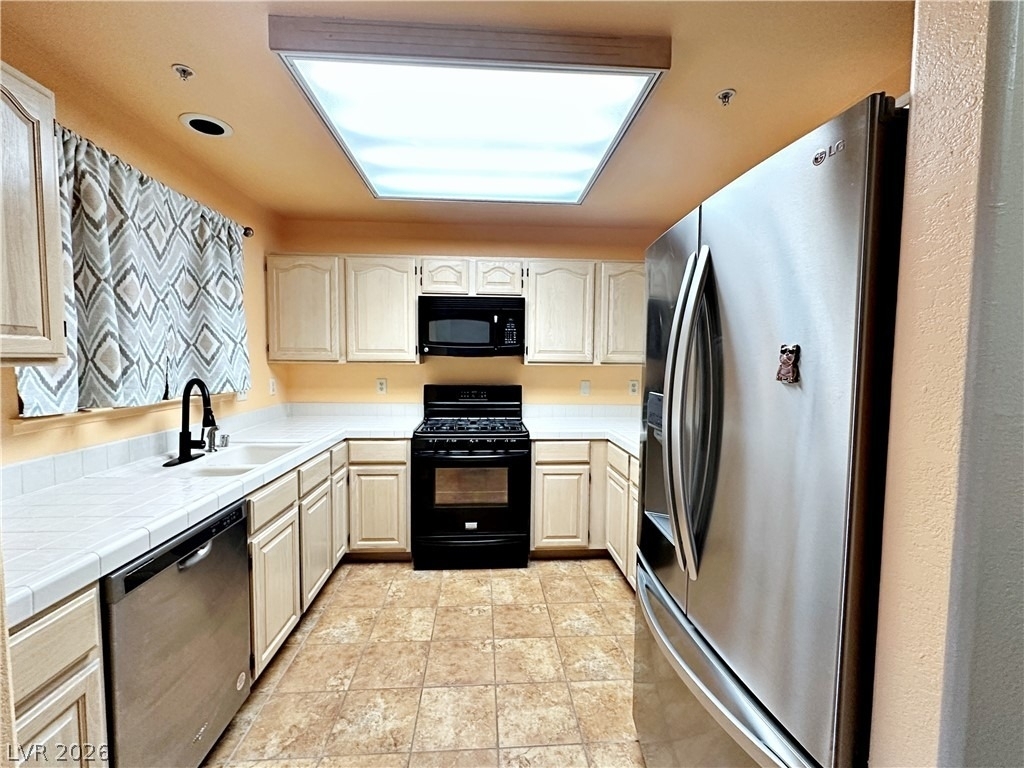 2851 S Valley View Boulevard - Photo 5