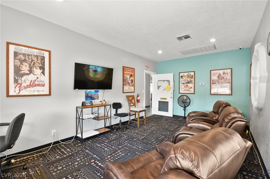2851 S Valley View Boulevard - Photo 41