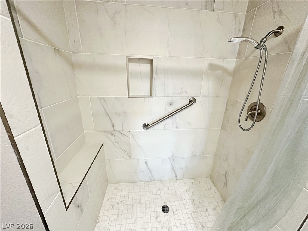 2851 S Valley View Boulevard - Photo 26