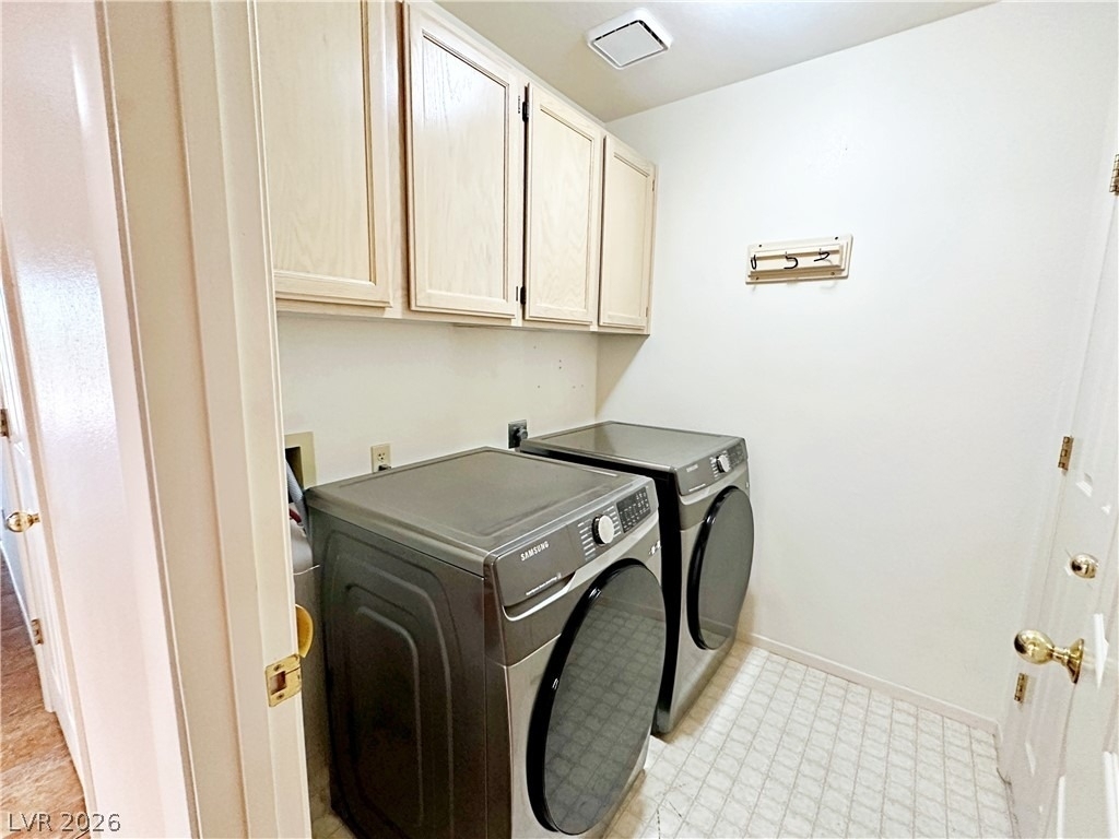 2851 S Valley View Boulevard - Photo 27