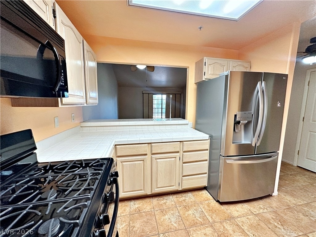 2851 S Valley View Boulevard - Photo 7