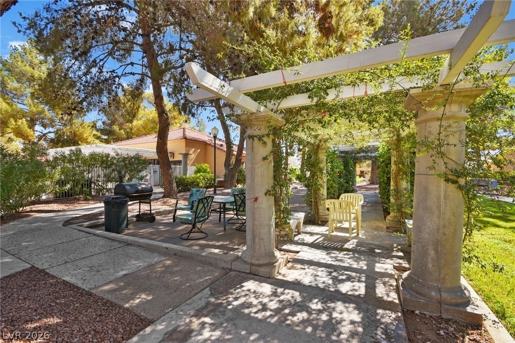 2851 S Valley View Boulevard - Photo 43