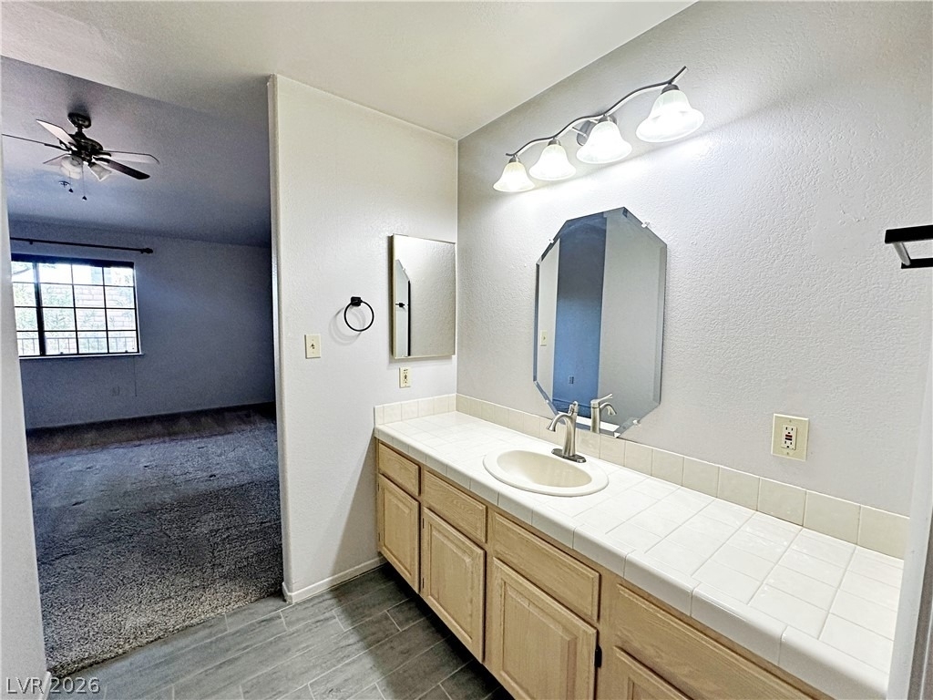 2851 S Valley View Boulevard - Photo 23
