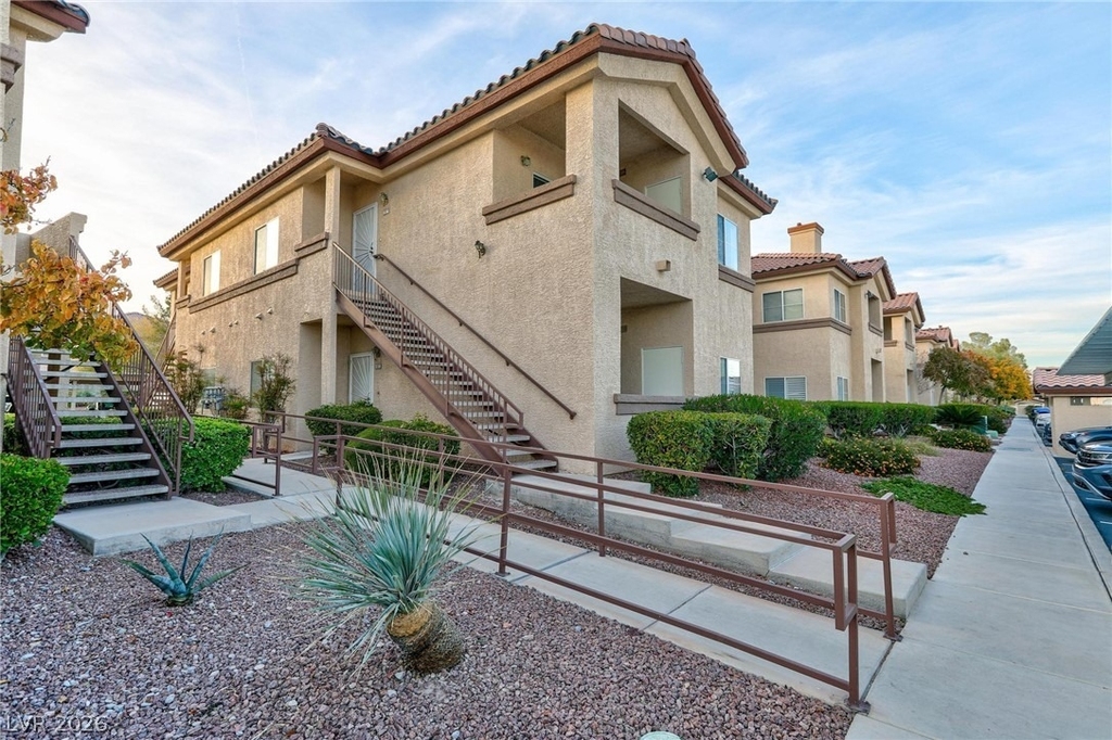 8501 W University Avenue - Photo 1