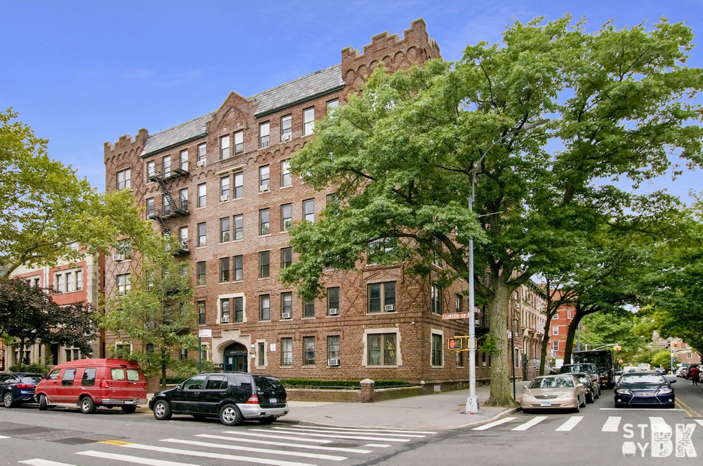 400 Clinton Avenue - Photo 9