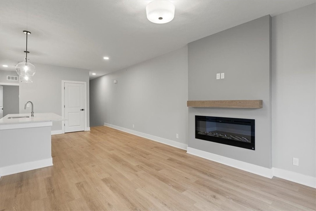 1155 Marina Parkway - Photo 8