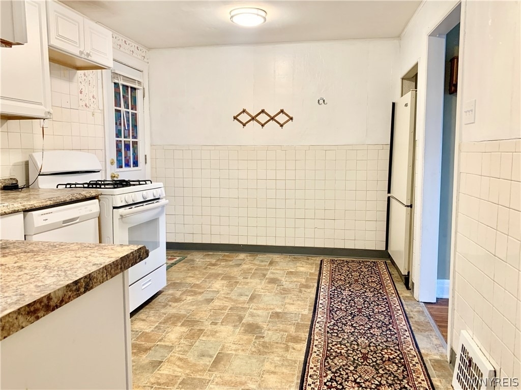657 Englewood Avenue - Photo 3