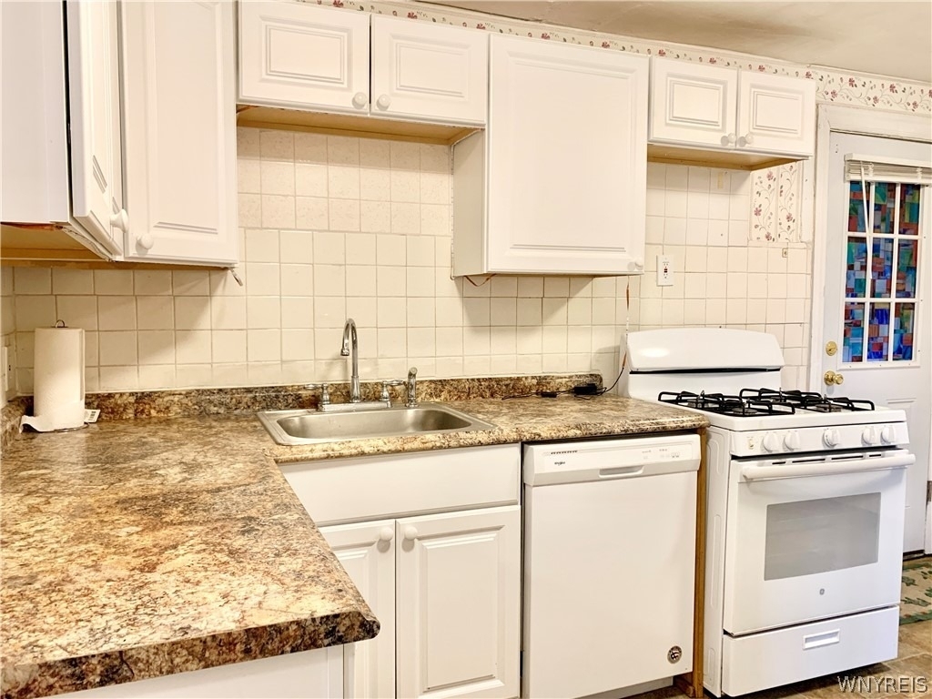 657 Englewood Avenue - Photo 2