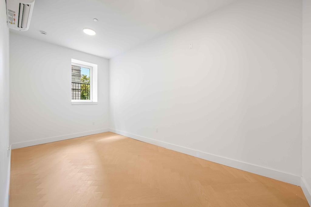 321 East 17th Street - Photo 7